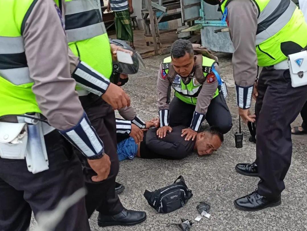 Berusaha Kabur Saat Dirazia, Polisi Temukan Sabu Dari Pelanggar Lalu Lintas